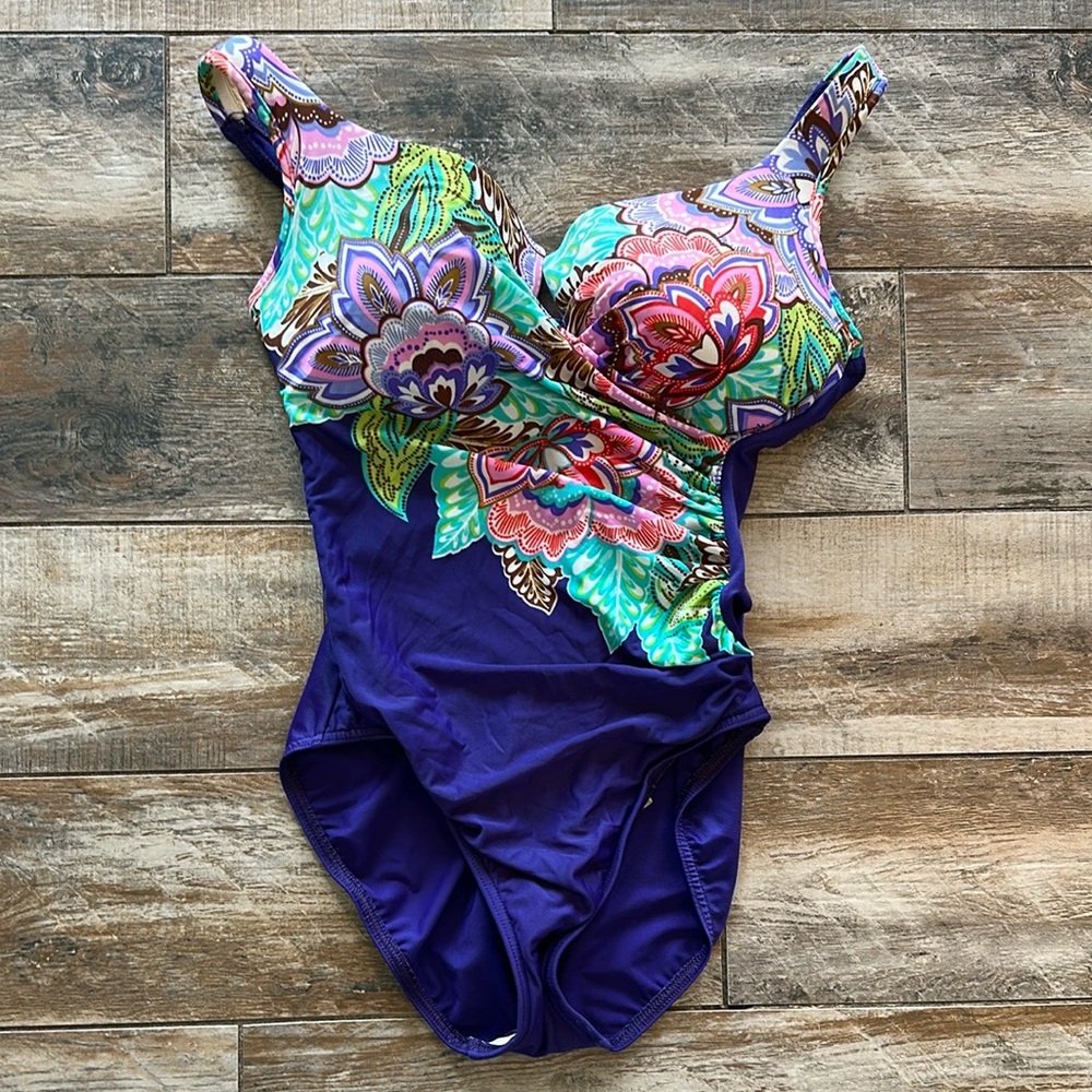 MIRACLESUIT CRISS CROSS FLORAL RUCHED‎ ONE PIECE